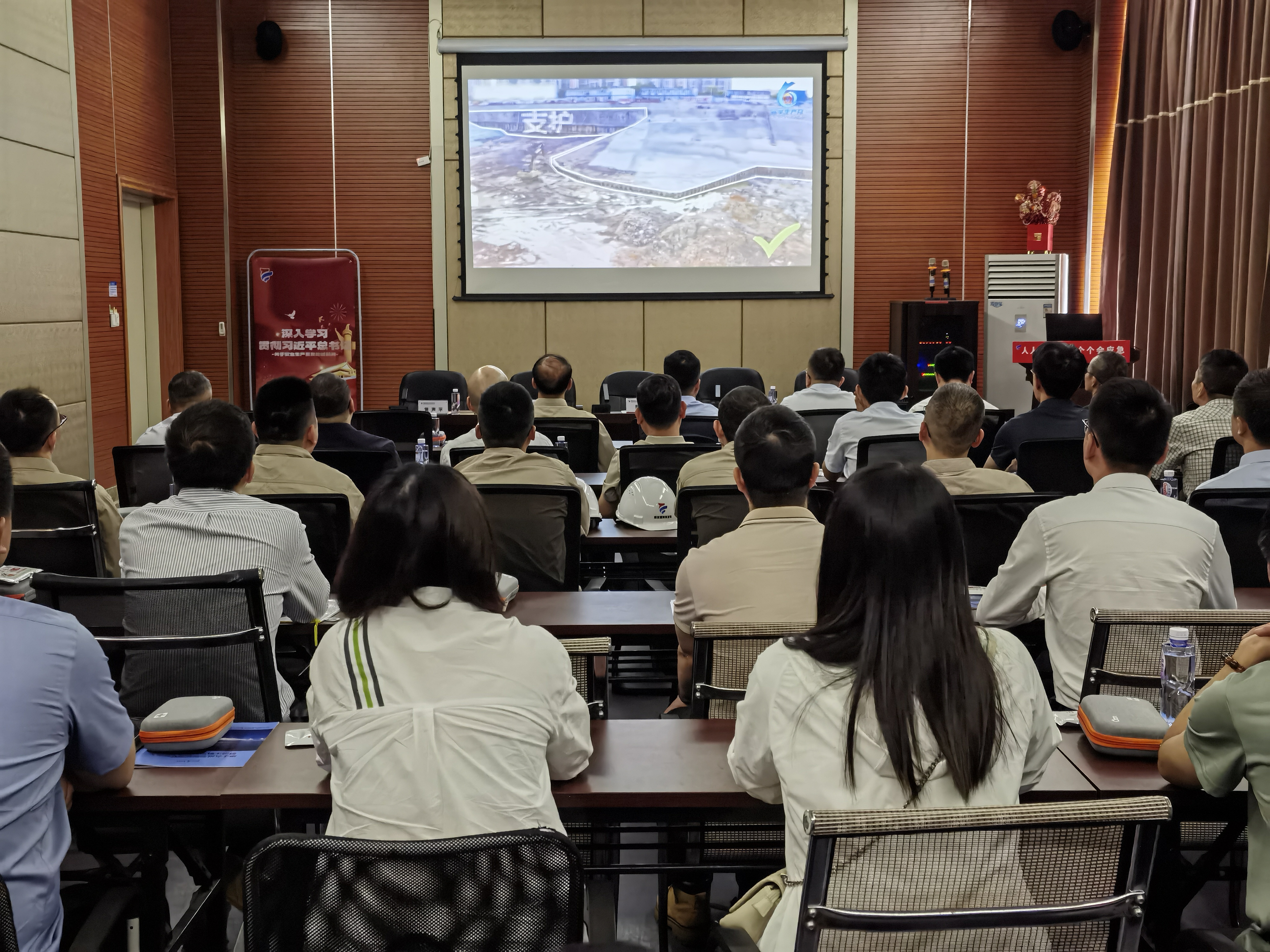 四虎影院
启动2025年“安全生产月”活动  筑牢安全防线，护航绿色发展